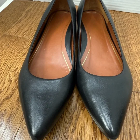 Vionic Black Leather Flats - Picture 4 of 13